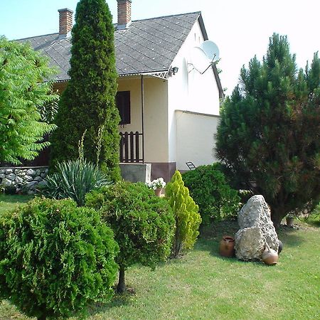 Oeroekzoeld Apartmanok Balatonfenyves Esterno foto
