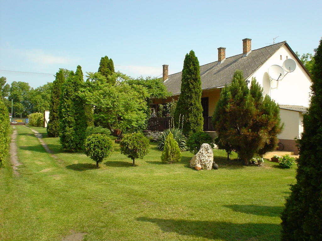 Oeroekzoeld Apartmanok Balatonfenyves Esterno foto